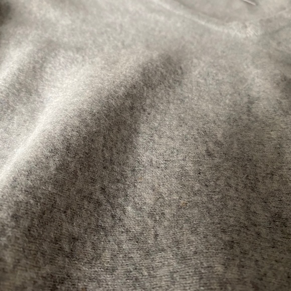 GAP - 100% Cashmere Light Grey V Neck Sweater - Picture 3 of 4
